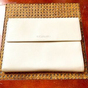 At John Light Grey Leather Executive Portfolio